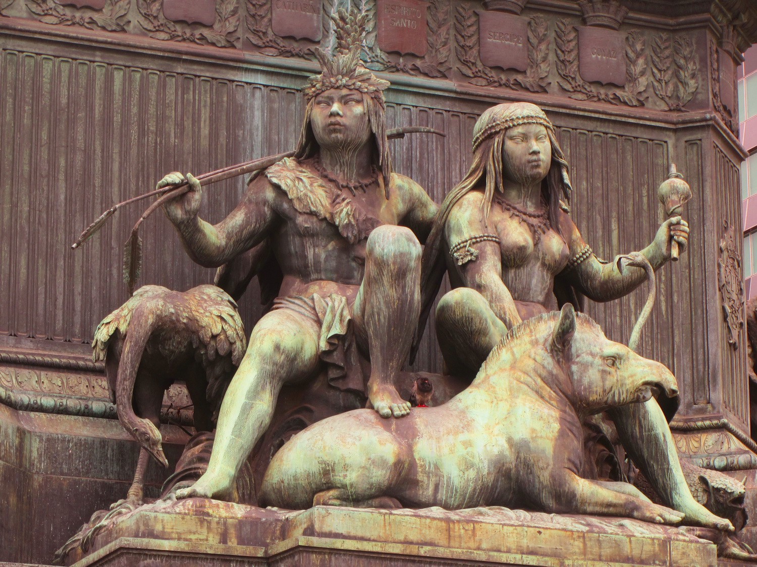 Indigenous couple on the monument of Praca Tiradentes
